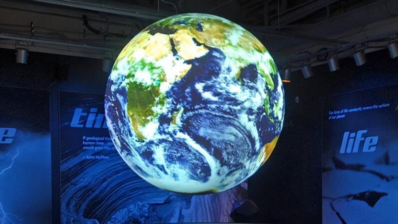 成都數字展廳|科技展廳中球幕投影的應用怎么做?